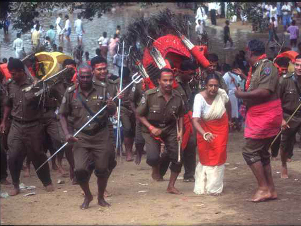 policemen-dancing-kavadi